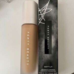 New Fenty Beauty Soft’Lit Naturally Luminous Hydrating Foundation